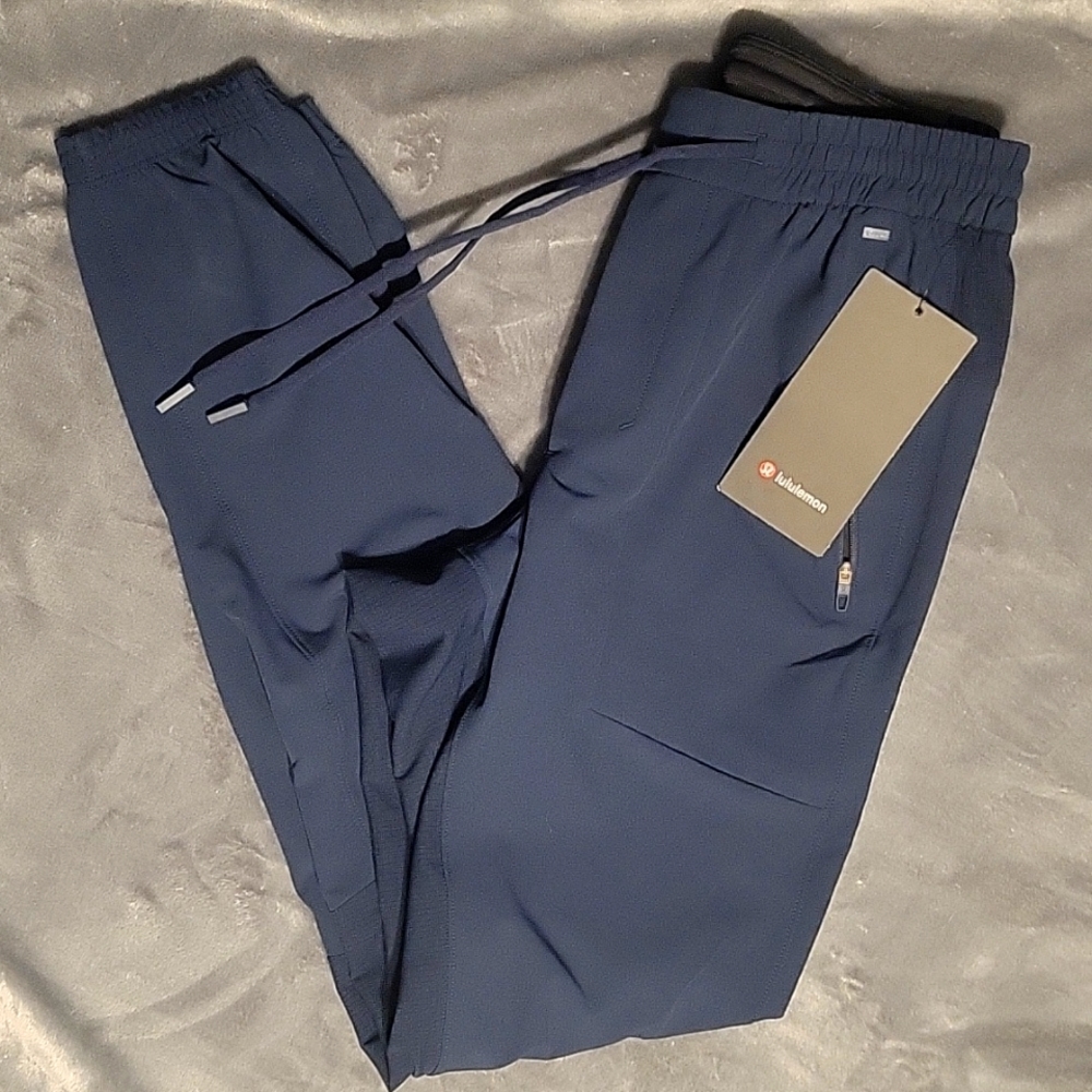 Lululemon License To Train Jogger XS navy
